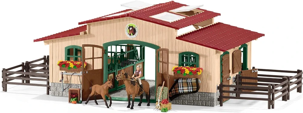 Schleich 42195 Velká Stáj s koňmi a příslušenstvím