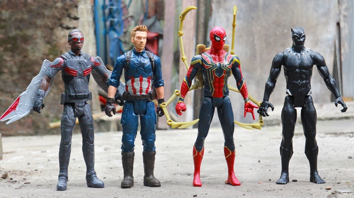 Avengers Infinity War Sada 4 Figurek 30 cm Černý Panter Iron Spider Kapitan Amerika Falcon od Hasbro