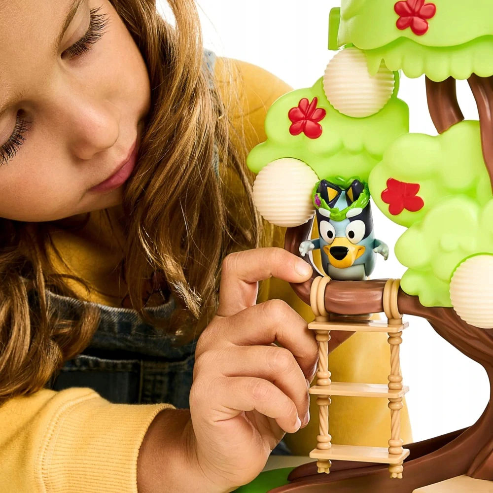 Bluey Domeček na stromě pro hraní se skluzavkou + figurky od Moose