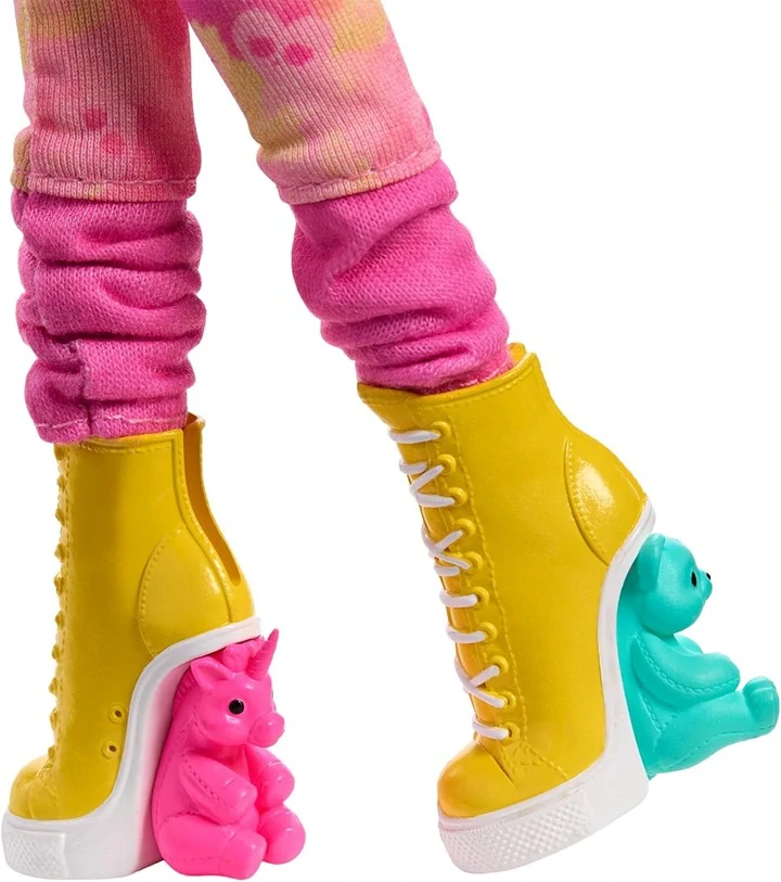 Mattel Panenka Monster High X Wednesday Enid Sinclair v růžovém outfitu HXJ05