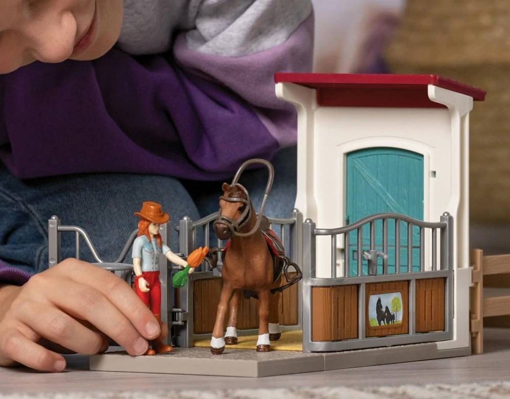 Schleich 42710 Stáj Box pro koně Hannah & Cayenne