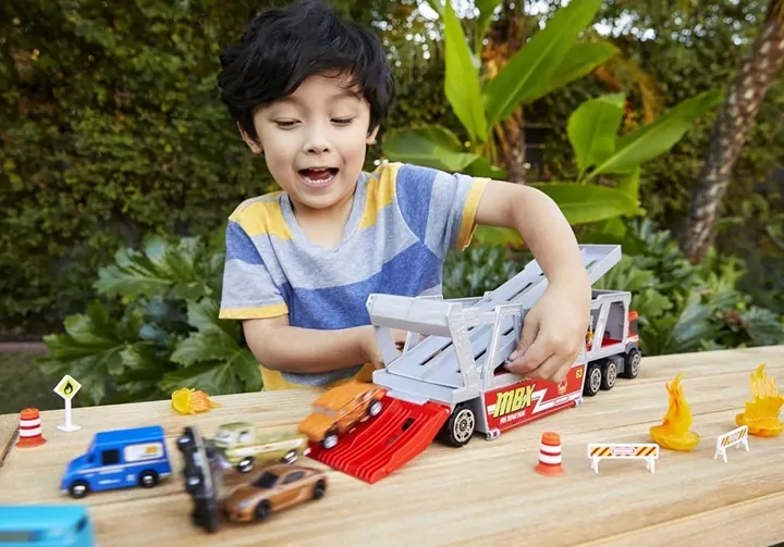 Mattel Matchbox Hasičský Vuz tahač HHJ12