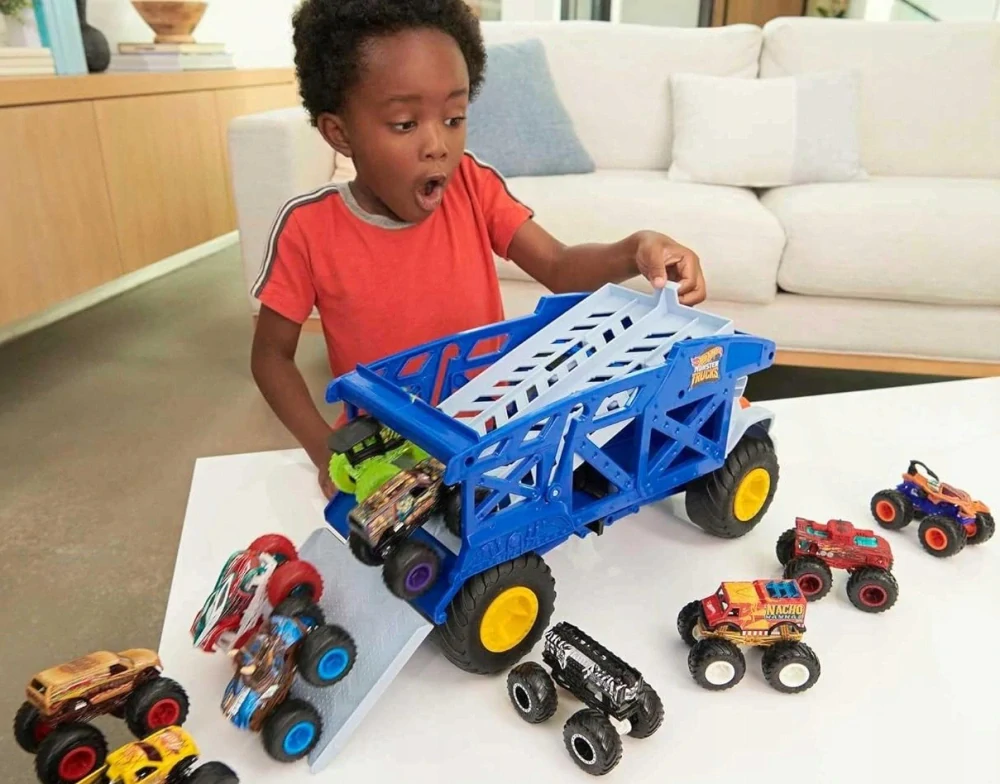 Hot Wheels Monster Trucks Rhino Rig Transporter Nosorožec HFB13 od Mattel 