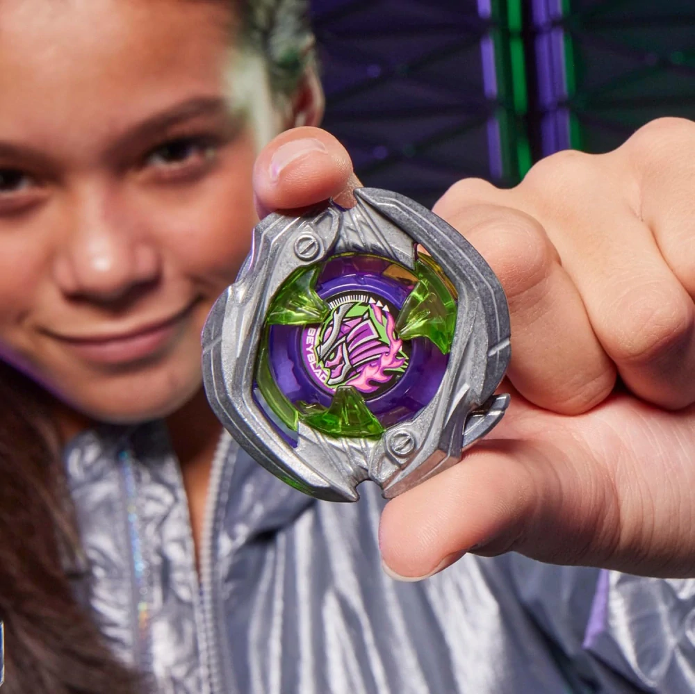Beyblade X Saber Samurai 2-70L Victory Grip s pravotočivým vystřelovačem Hasbro